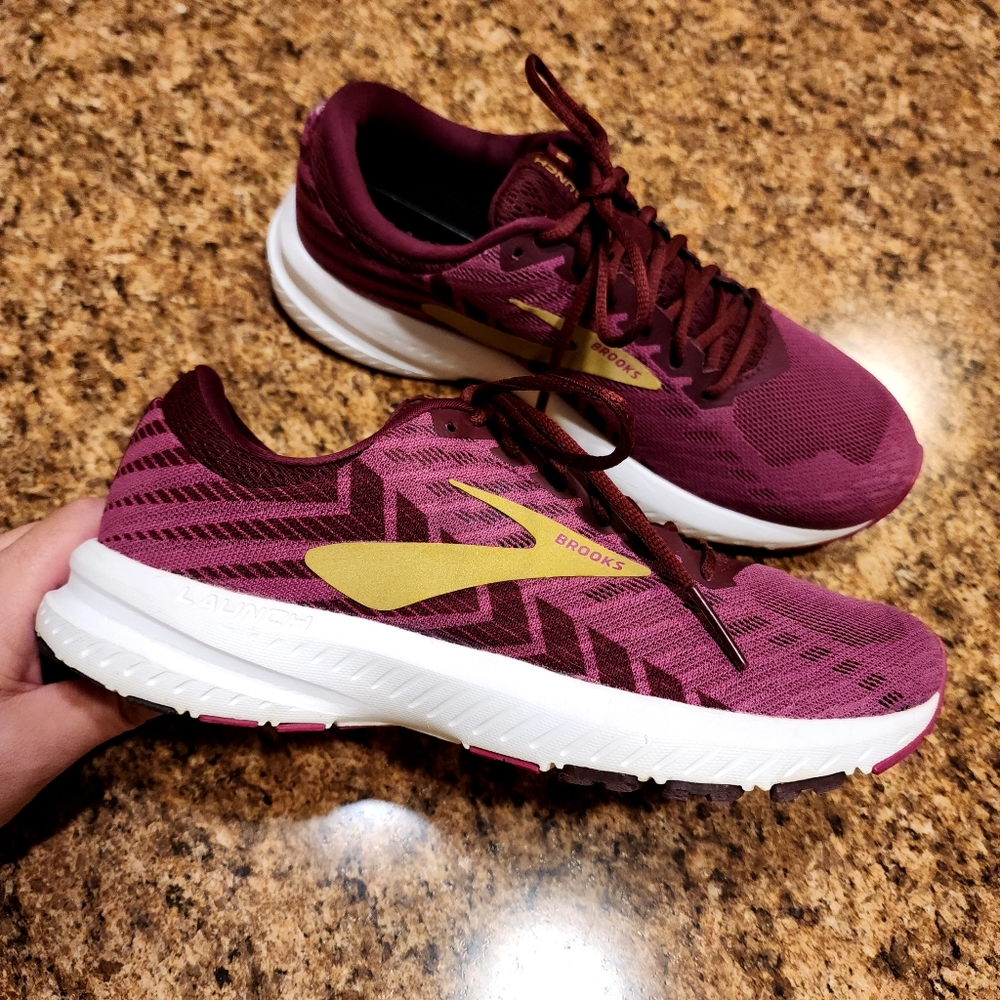 EUC BROOKS "Launch 6" Running Shoes - Maroon/White/Gold - Size 7.5